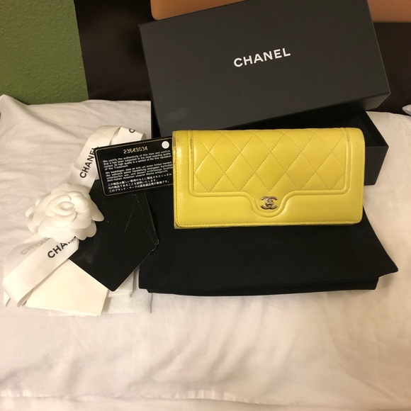 Authentic Chanel 19 Clutch wallet purse lemonade yellow color - Picture 13 of 16